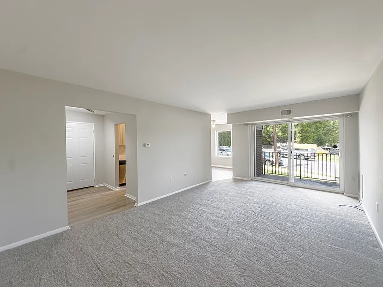 Creekside Apartments — Photo 27