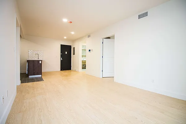 Rented by Nooklyn NYC LLC | media 16