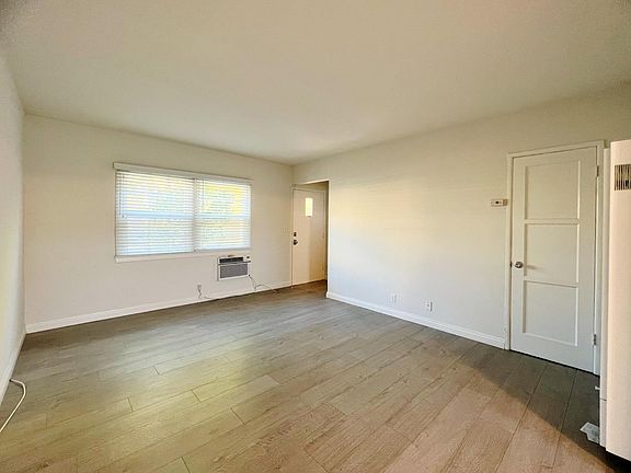 5th image of 865 S Marengo Ave APT 11