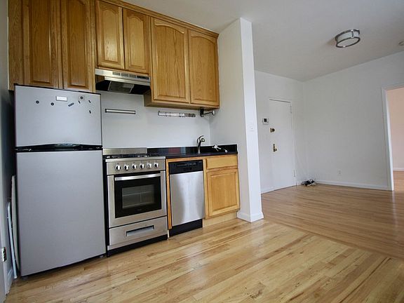 3rd image of 90 Bedford St APT 3B