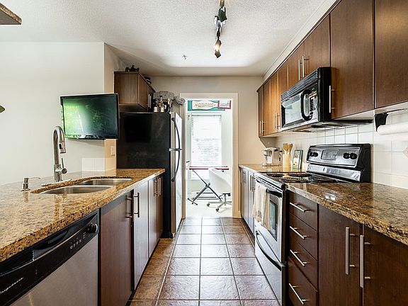 5th image of 3260 Saint Johns St #304