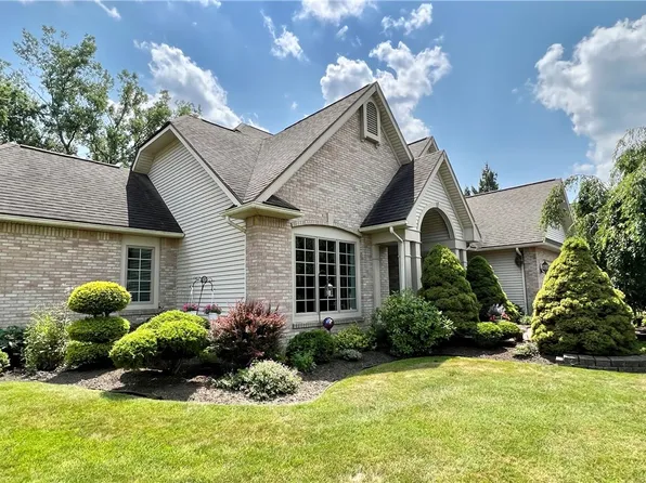 5 Persimmon Dr, Penfield, NY 14526