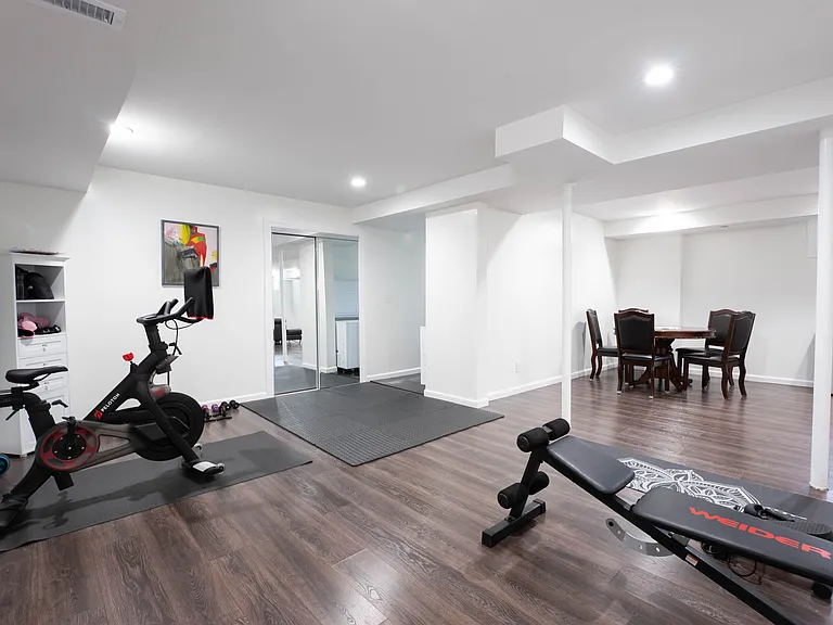 16 Hollyoak Ave — Photo 35