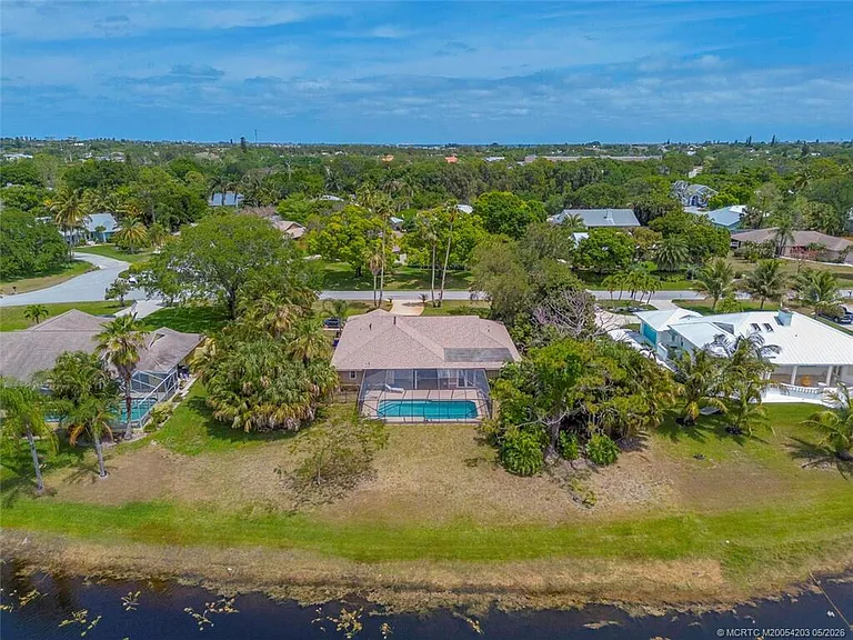 3074 NE Loquat Ln — Photo 33