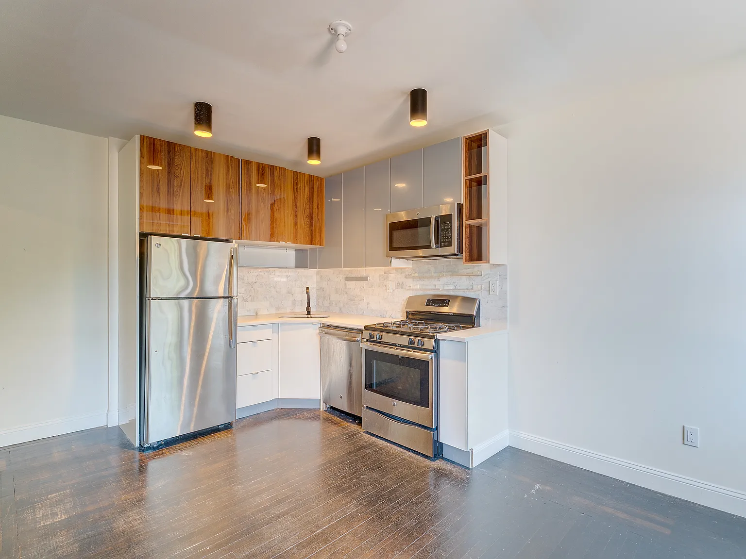 3 bed, $2,495 — Photo 2