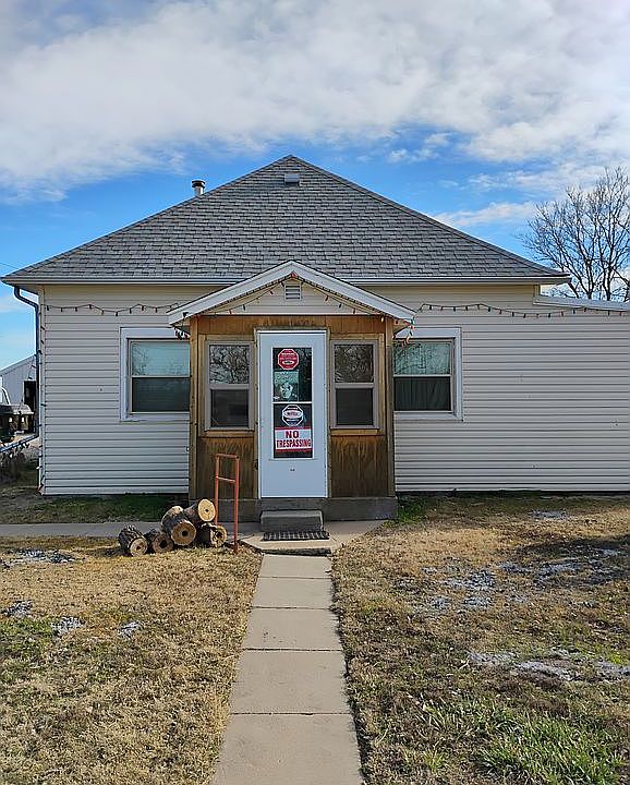 1st image of 914 Peterman St