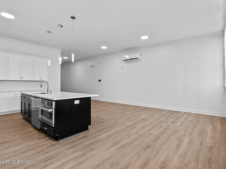 540 S 4th St #401 — Photo 40