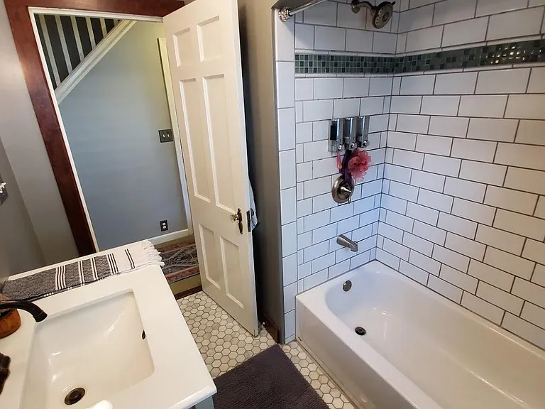 3224 Webster Ave S — Photo 26