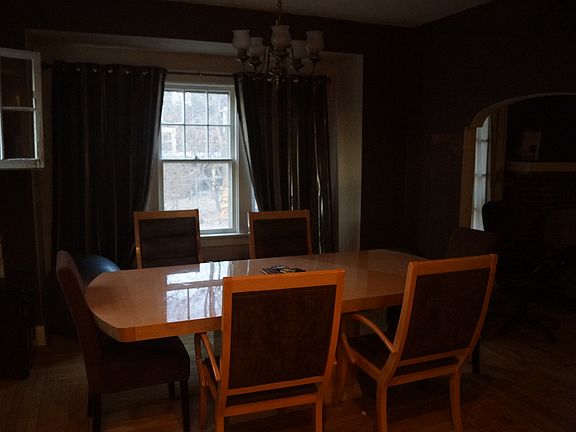 4th image of 2111 Burdett Ave