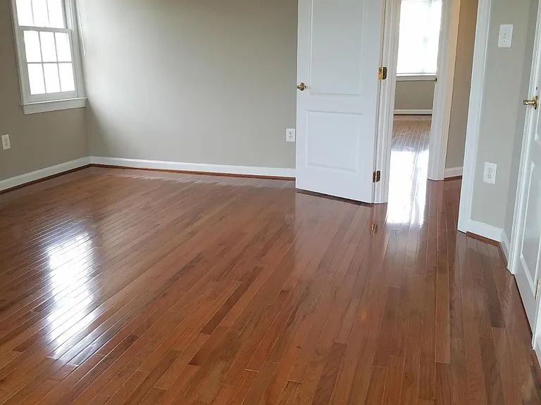 1619 Seneca Ave — Photo 27