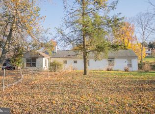 29 Stehley Ln, Falling Waters, WV 25419