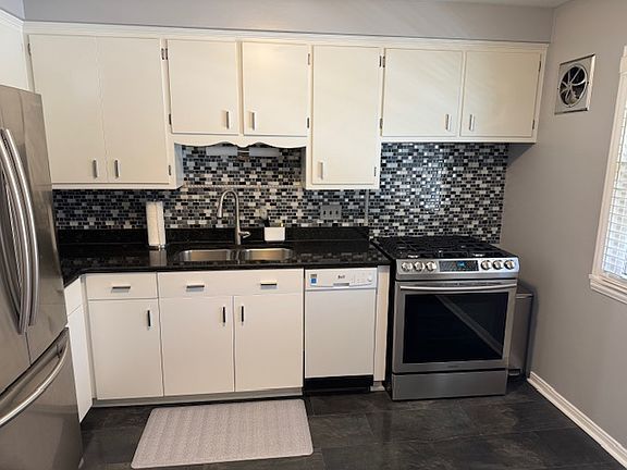 3rd image of 1002 E Lincoln Ave
