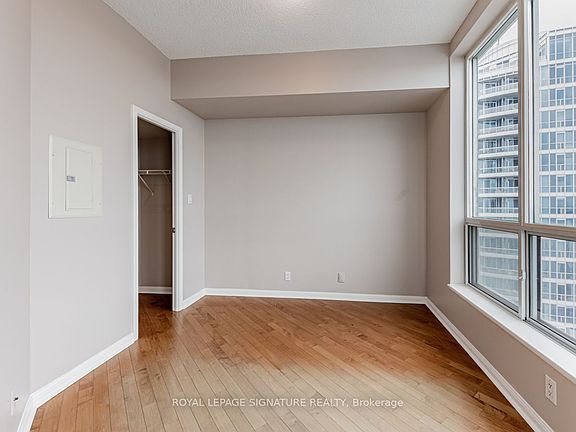 3rd image of 228 Queens Quay #2506