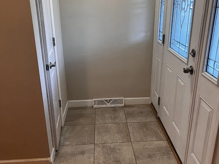 2404 Wendy Way Dr — Photo 15