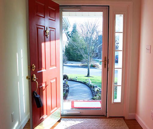 4th image of 3917 S Lake Blvd