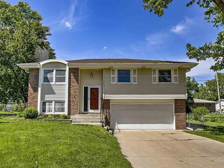 1901 Manor Ct — Photo 1