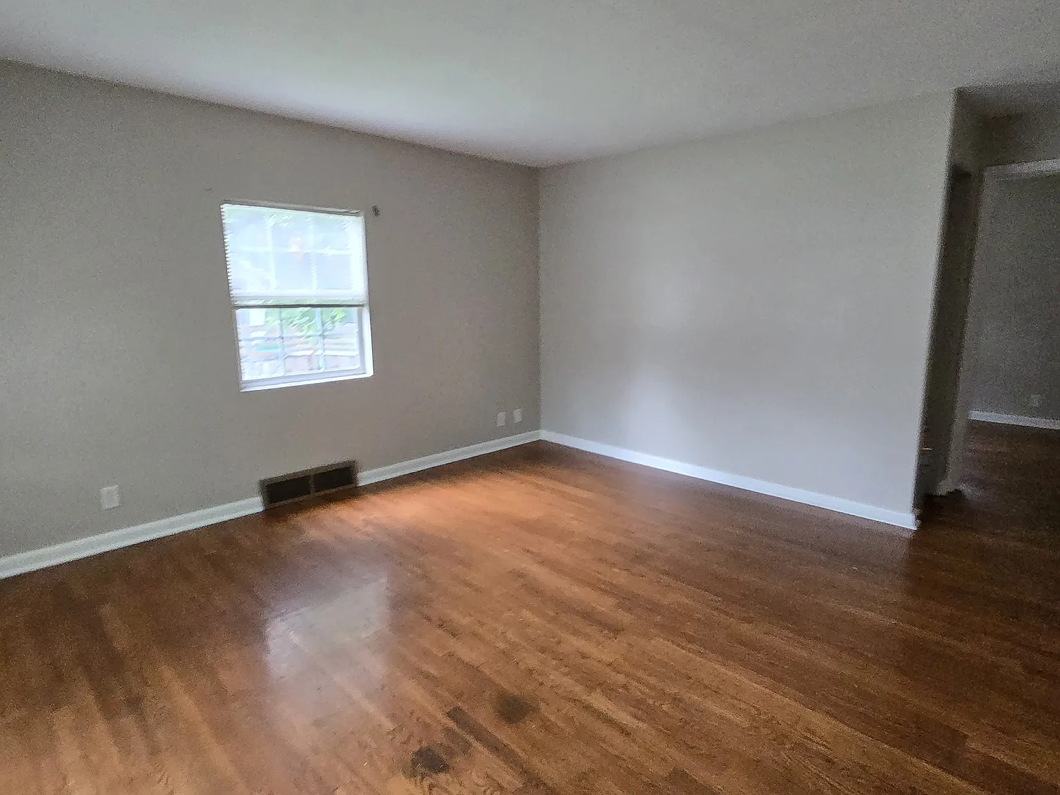 2 bed, 1310 sqft, $1,000 — Photo 2
