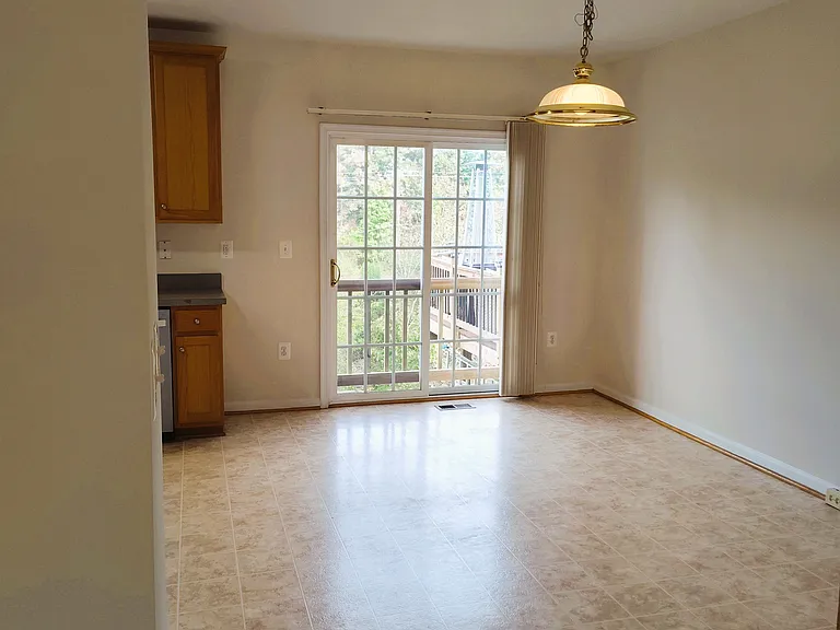 Main floor, kitchen dining area
