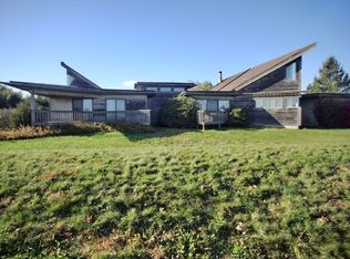 7 Triangle Ln, Baiting Hollow, NY 11933