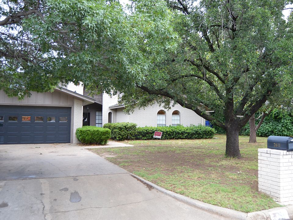 1st image of 2611 Twin Oaks