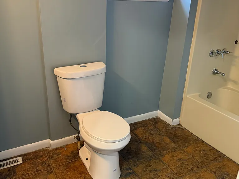 2905 N Market St — Photo 13