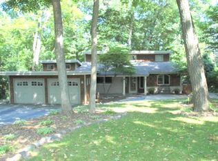 650 Meadow Ln, Elm Grove, WI 53122