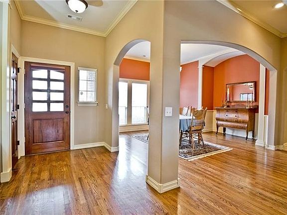 2nd image of 801 SW Glen Arbor Ave
