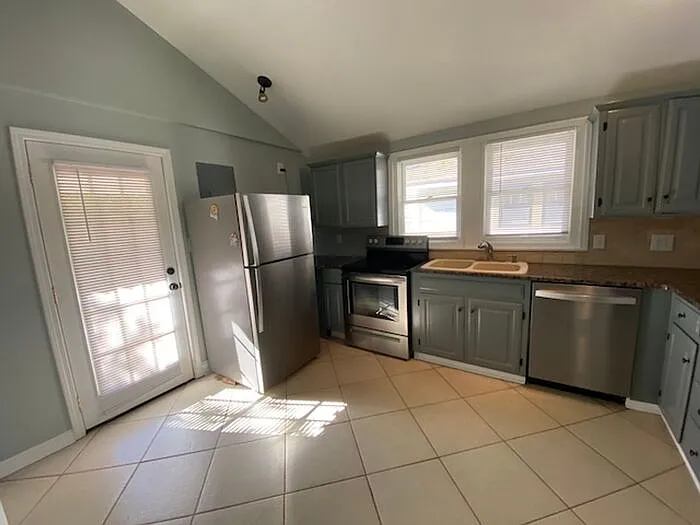 1112 Wellman Ave NE — Photo 5