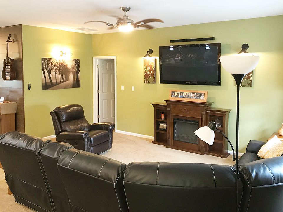 Spacious living room