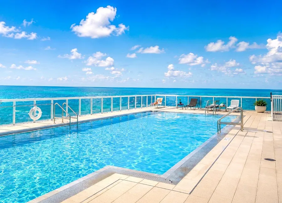 15901 Collins Ave #4303