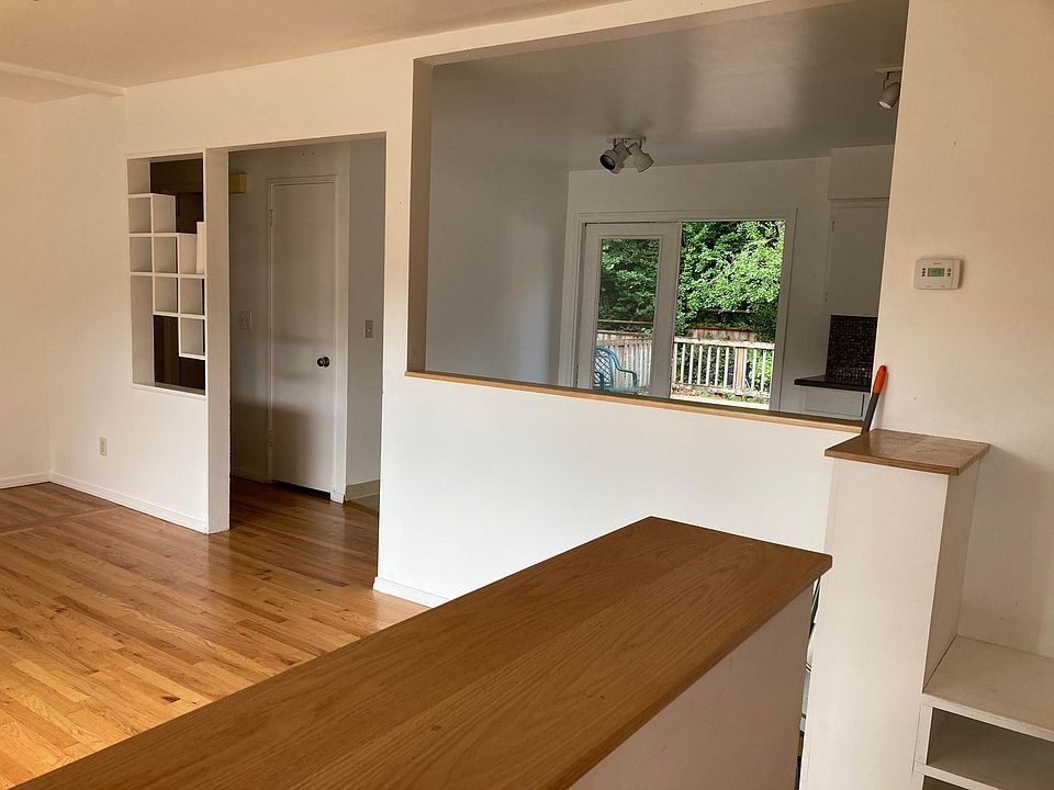Entry way (looking into kitchen and living room)