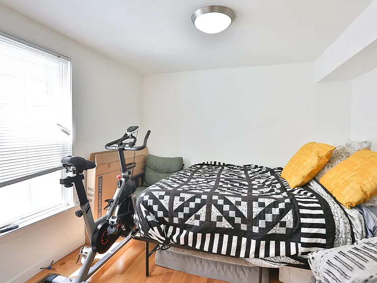 Wicker Park Big 3 Bedroom 2 Bath Private Coach House. Decks and Outdoor Space. — Photo 15