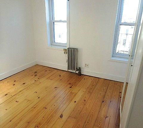 4th image of 396 17th St #3