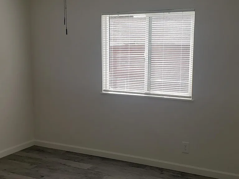 3203 E Hearne Ave — Photo 22