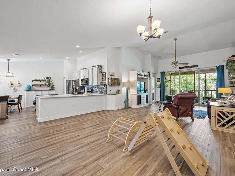 500 Trotter Ln #202 — Photo 3