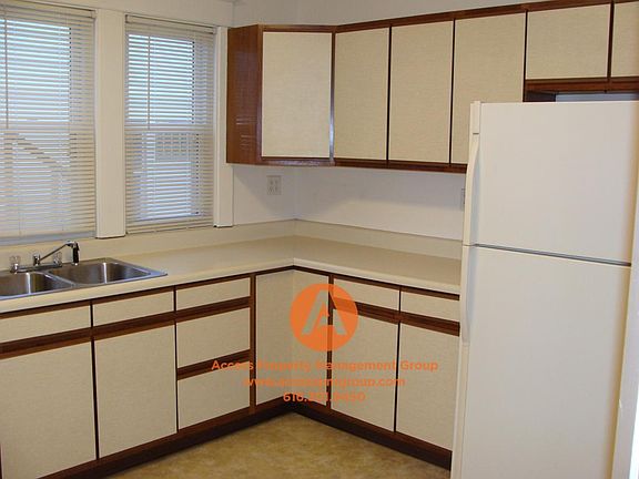 5th image of 53 Hastings St NE