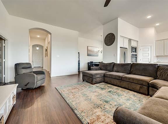 5th image of 1556 Kleberg Dr