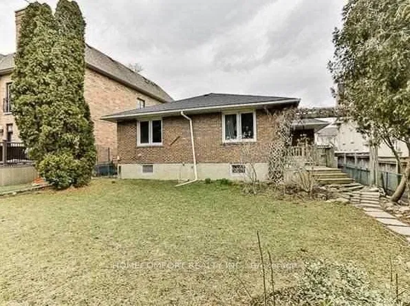 67 Munro Blvd, Toronto, ON M2P 1C3