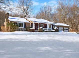 4 Murphys Ln, Brookfield, CT 06804