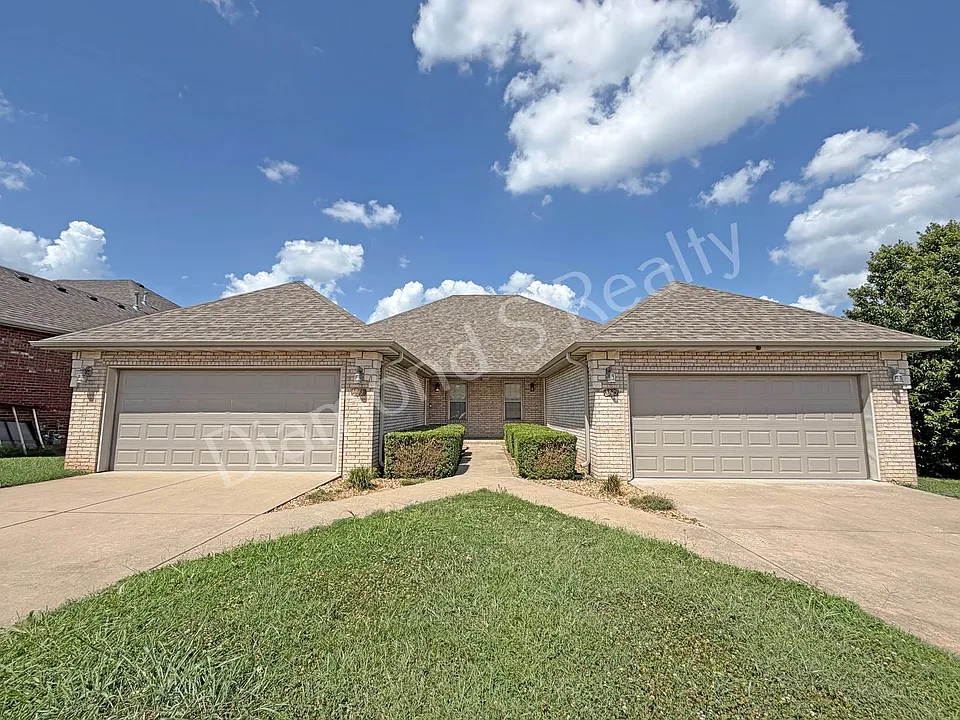1331 W Sackett St