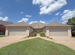 1331 W Sackett St, Springfield, MO 65807