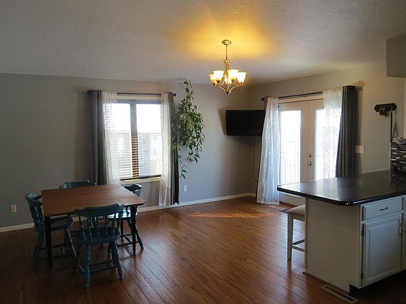 5th image of 533 12th Ave SW