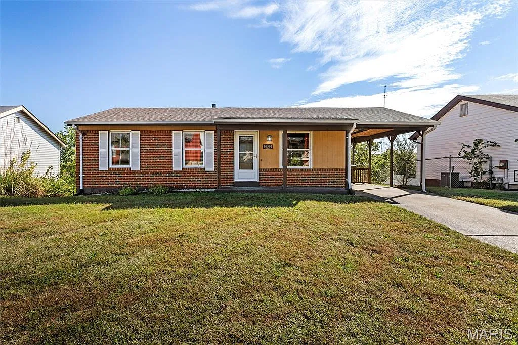 3 bed, 1.5 bath, 864 sqft, $1,800 — Photo 1