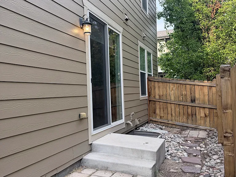 1517 S Dallas Cir — Photo 15