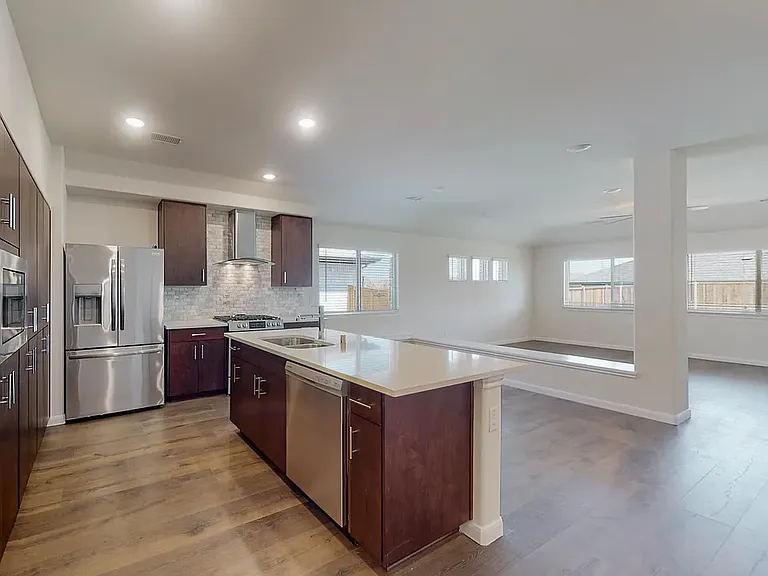 1264 Sumner St — Photo 6