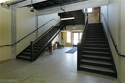 3rd image of 500 Erie St Unit 1