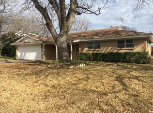 3917 Burkett Dr, Benbrook, TX 76116