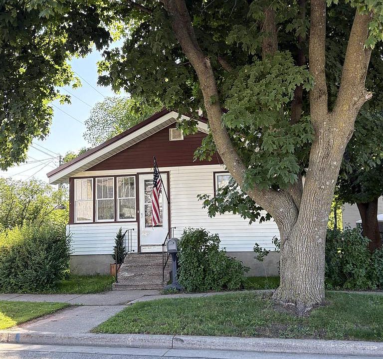 1st image of 115 N Prairie Street