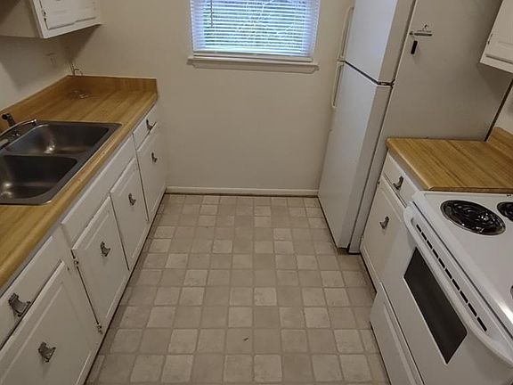 2nd image of 1949 Parkview Ave