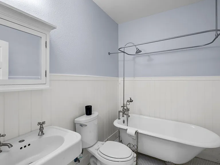 329 N Campus Ave — Photo 14